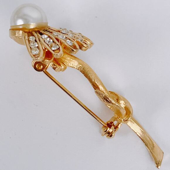Vintage 1960s Rhinestone Faux Pearl Floral Brooch Mid Century Romantic Gold Tone - Picture 6 of 10